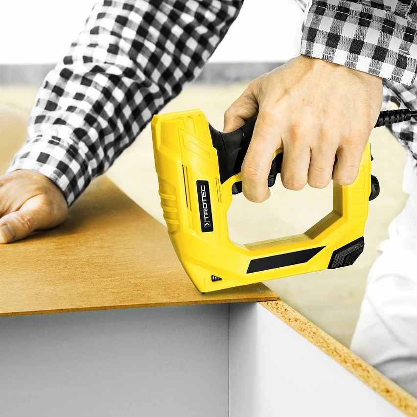 Best Pirce 👍 TROTEC Agrafeuse électrique PTNS 11‑230V 30 coups par minute 45 W 😀 5 Best Pirce 👍 TROTEC Agrafeuse électrique PTNS 11‑230V 30 coups par minute 45 W 😀 – Image 5