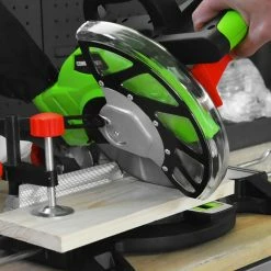 Outlet ✔️ Scie à onglet 1400w - Lame 210mm 24 dents - Constructor 💯 9 Outlet ✔️ Scie à onglet 1400w - Lame 210mm 24 dents - Constructor 💯 -Pas Cher Facom Magasin 5411074210199 5