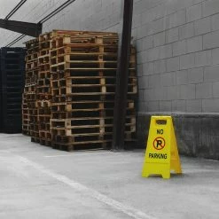 Best deal 💯 PrimeMatik Panneau de stationnement interdit. Pliable et portable 🎁 -Pas Cher Facom Magasin 8434852130158 3